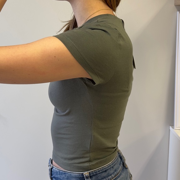 H&M crop t-shirt - Picture 2 of 3